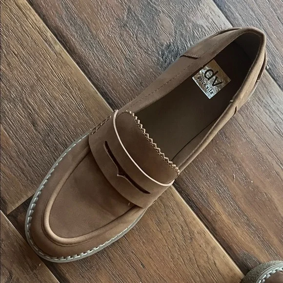 NWOT Dolce Vita Brown Leather Penny Loafers - Picture 2 of 6